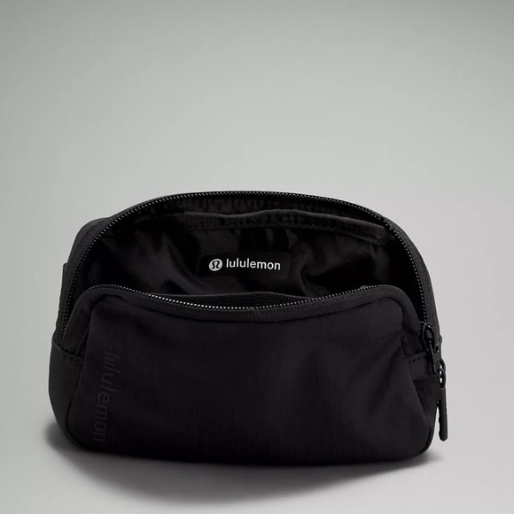 NWT Lululemon Mini Belt Bag in Black - Picture 4 of 10